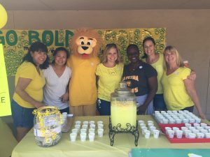 Parents and Staff helping with the lemonade stand
