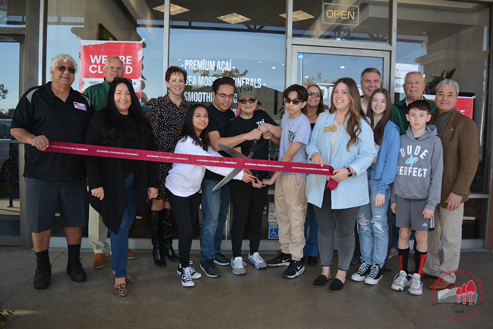 This image has an empty alt attribute; its file name is Tru-Bowl-Ribbon-Cutting-Glendora-Chamber-RC-1.jpg